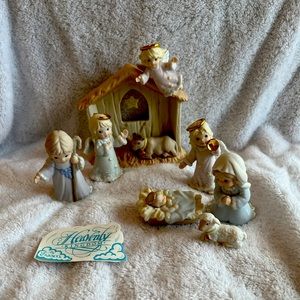 Rare Vintage Heavenly Kingdom Nativity 7 Piece Figurines by Enesco